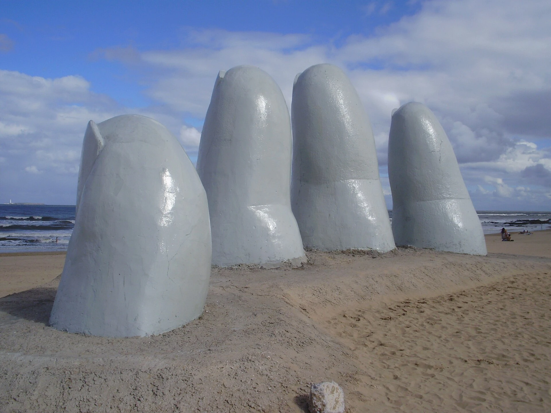 La Mano na Playa Brava